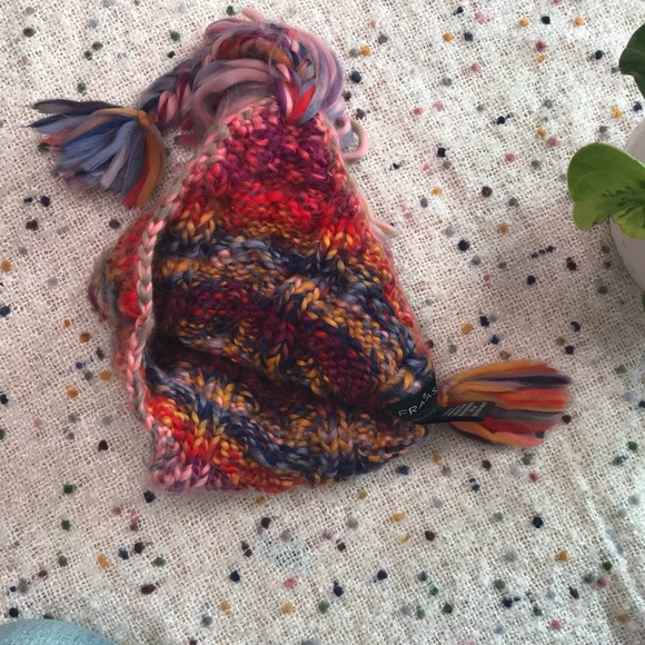 Fraas Chunky Knit Toque With Tassels - Picture 4 of 7